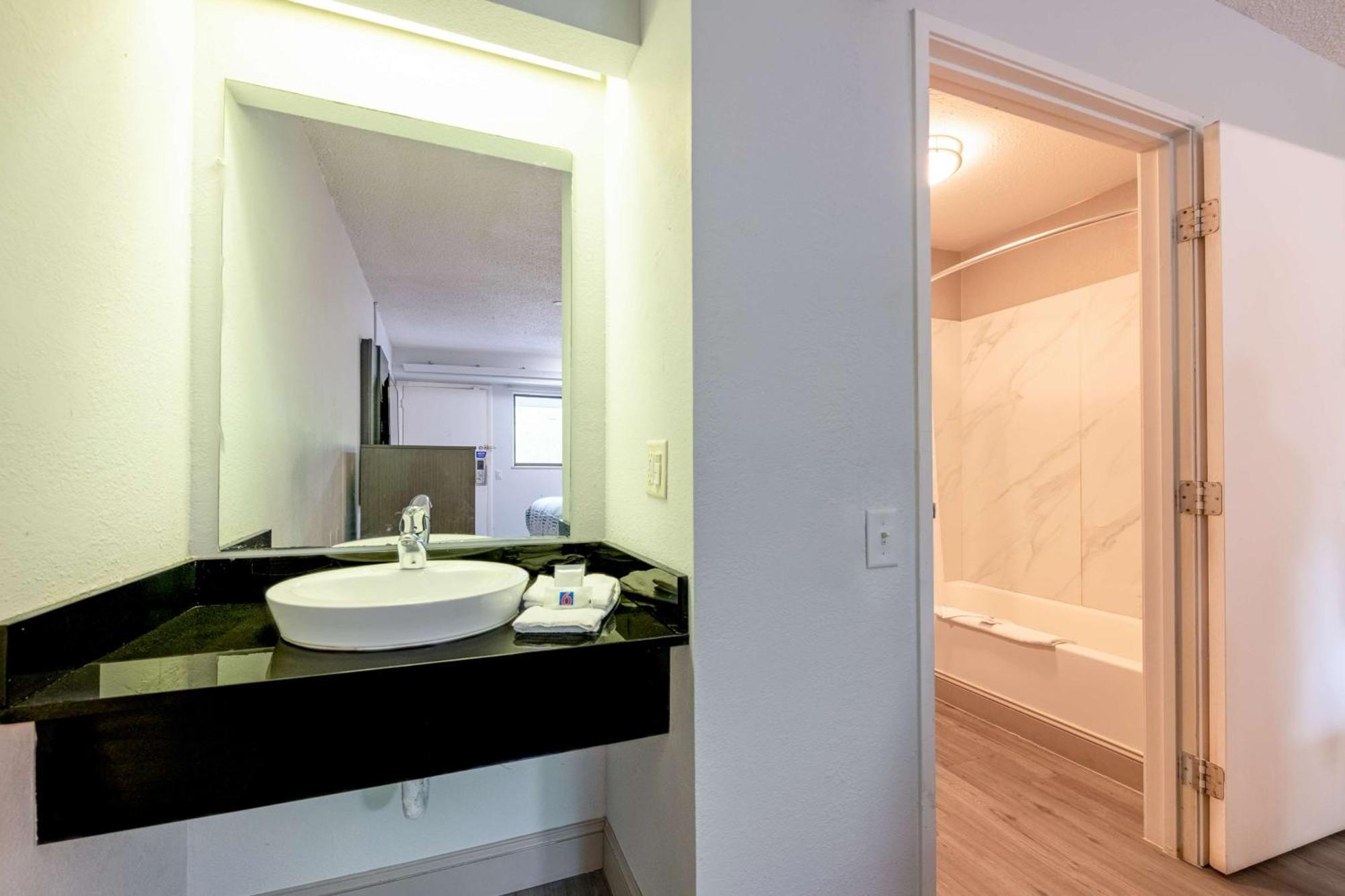 Motel 6-Charlotte, Nc - Coliseum Eksteriør billede
